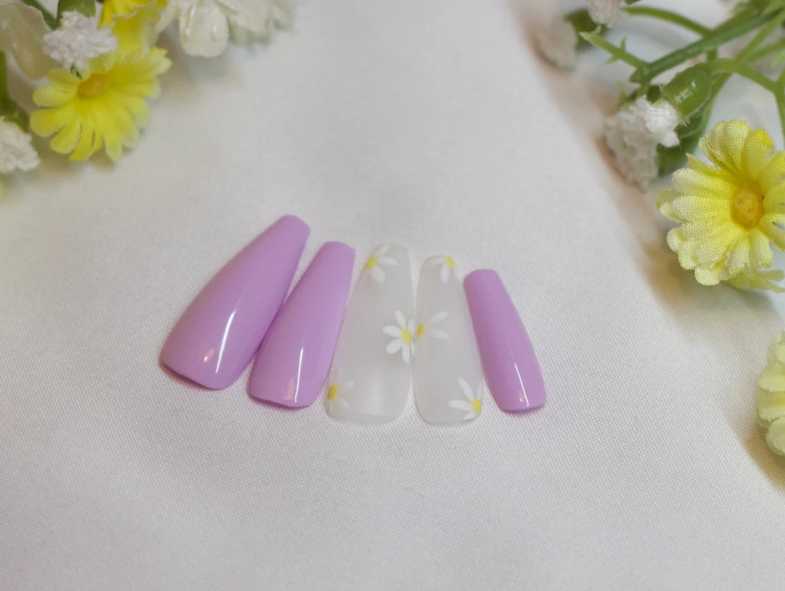 Pastel Daisy Nails 3